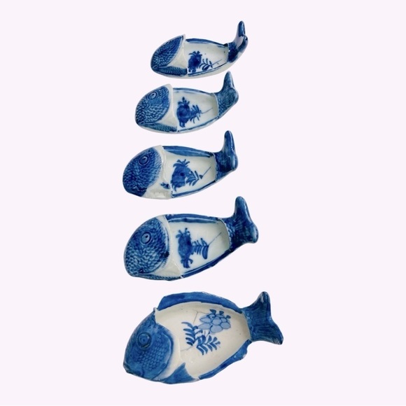 REAR Meiji Era Japanese Bone Dishes, Set of 5, Blue And White Glaze - Picture 5 of 10